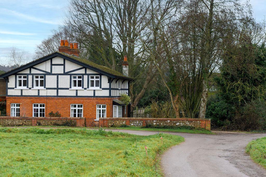 Main image of property: Cookham Dean 