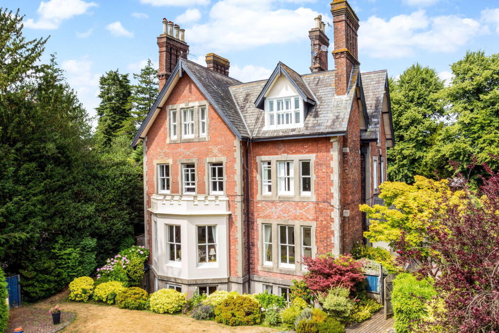 Main image of property: Calverley Park Gardens, Tunbridge Wells, TN1 2JP
