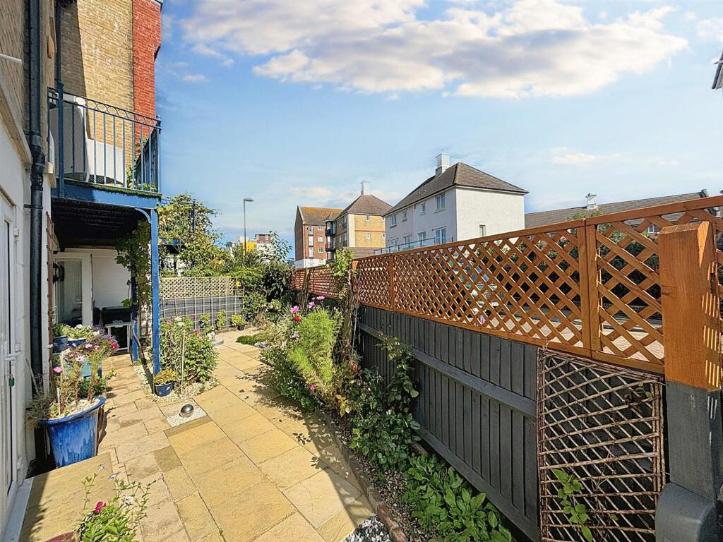 House in Brighton - View 2