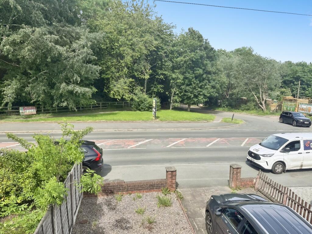 House in Kirklees, Oakwell - View 4