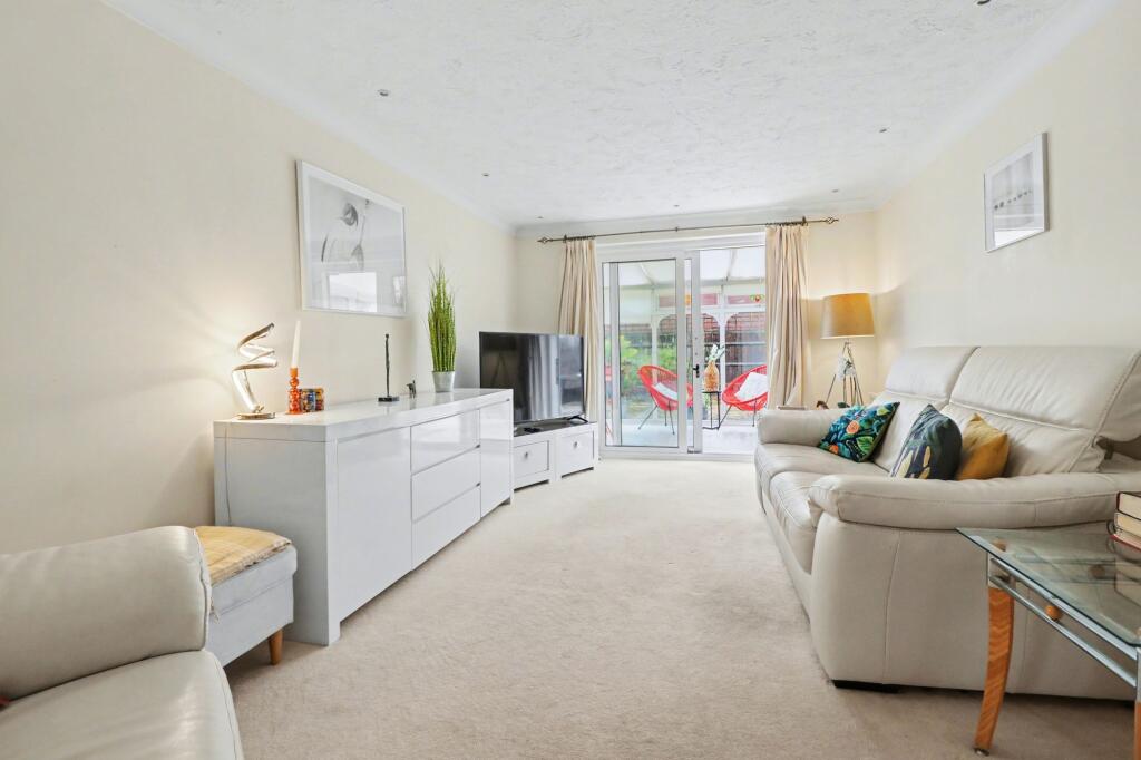 Garratt Close, Hedge End, SO30 photo 4