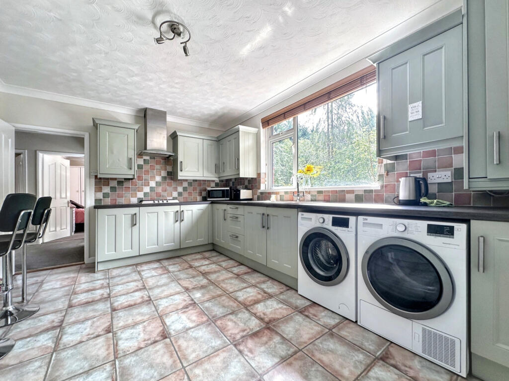 House in Eastleigh, Bursledon - View 3