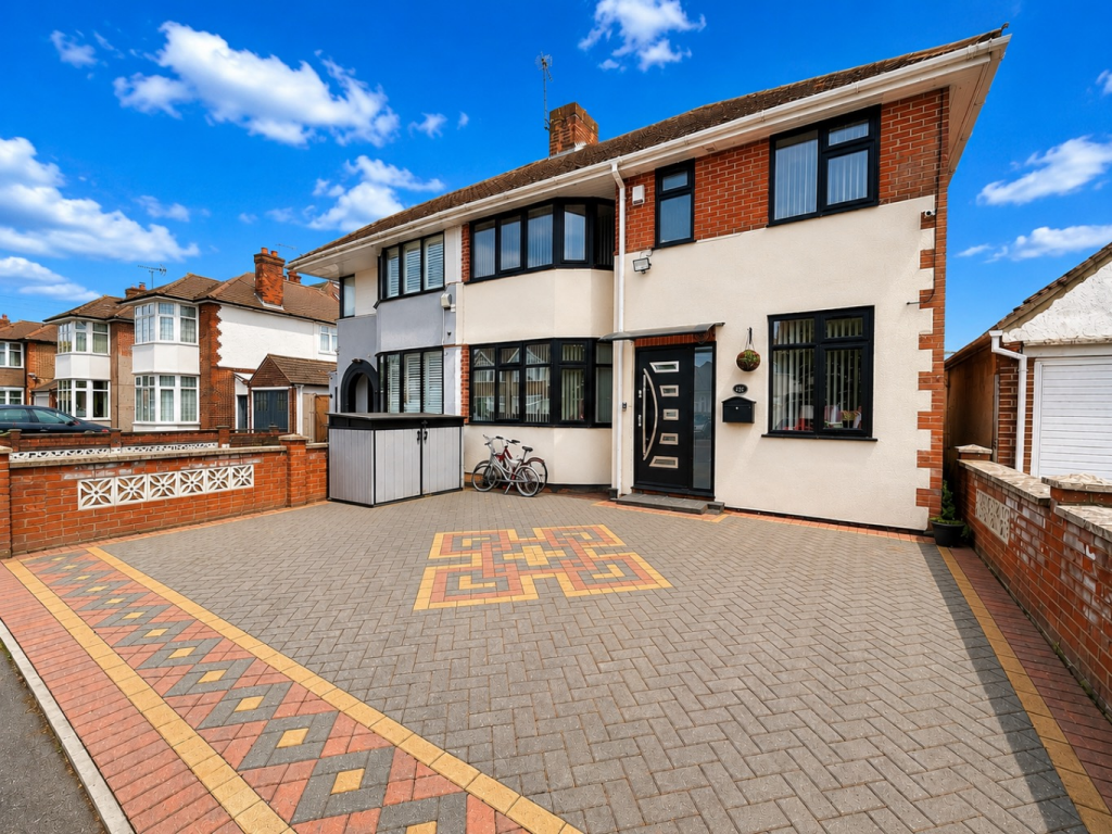 Main image of property: St. Martins Avenue, Luton, Bedfordshire, LU2 7LQ