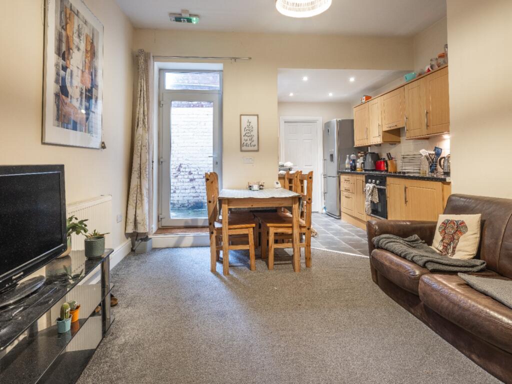 3 bedroom ground floor flat for rent
