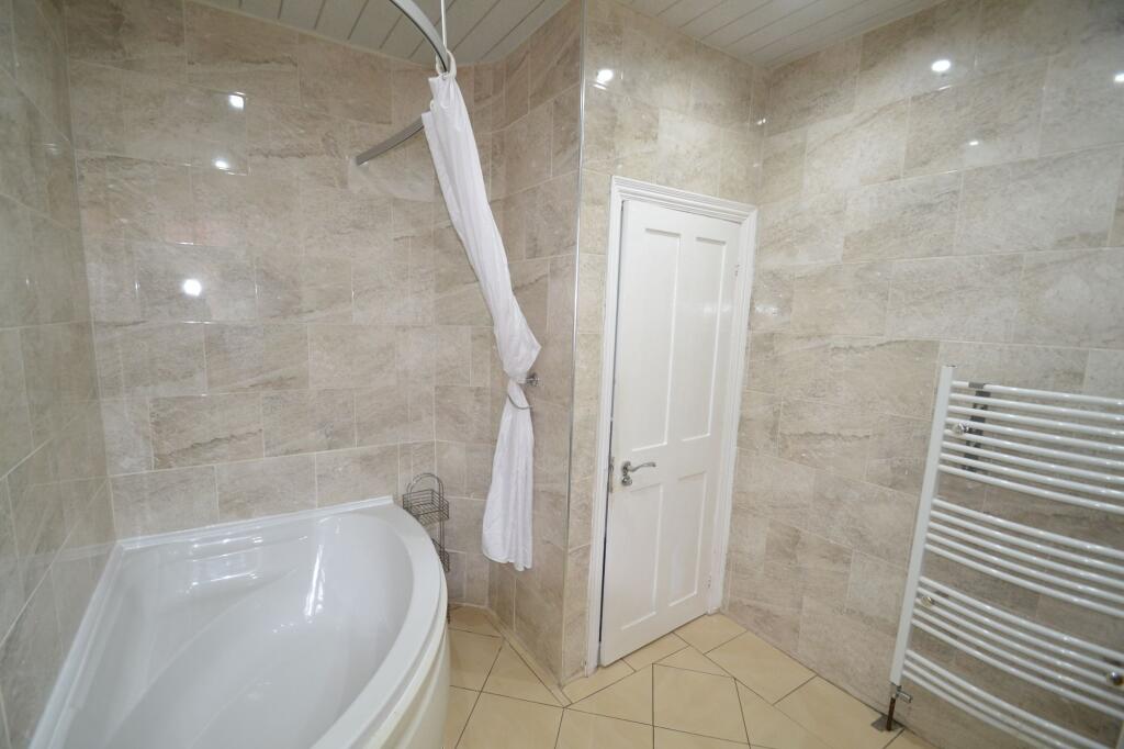 2 bedroom house share for rent