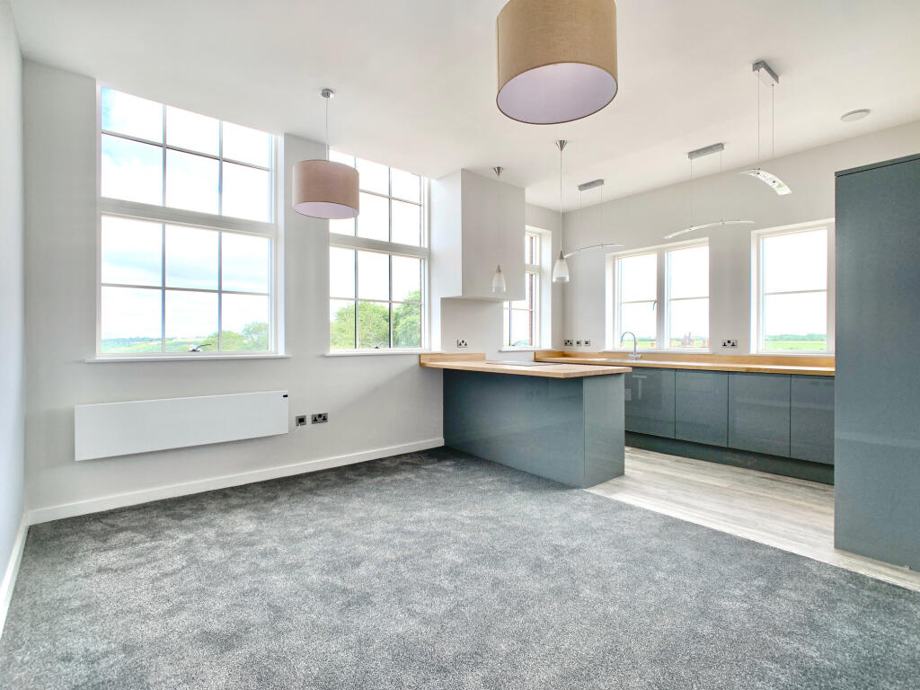 Apartment in Leeds, Morley - More