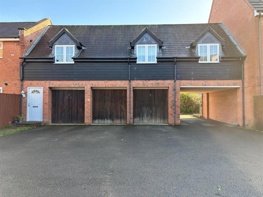 2-bed house on Badger Lane, Bourne, £155,000