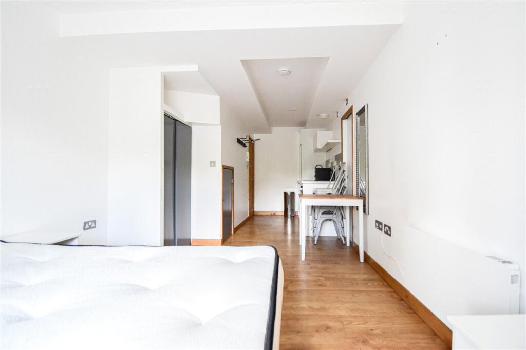 Apartment in Cambridge - View 3