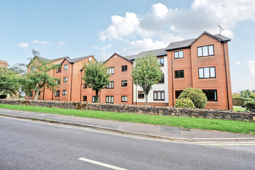 2-bed flat on Cedar Court, Wellington, £160,000