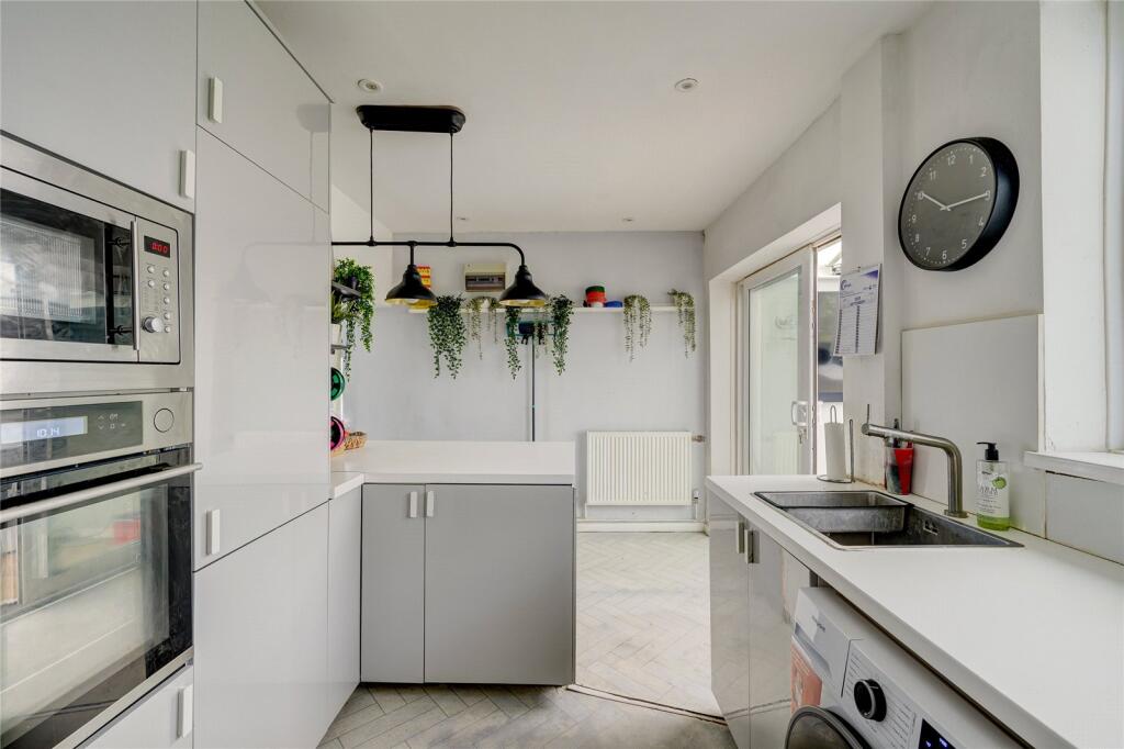 House in Wolverhampton, West Midlands - More