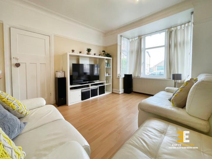 Queens Avenue, Old Colwyn, LL29 photo 3