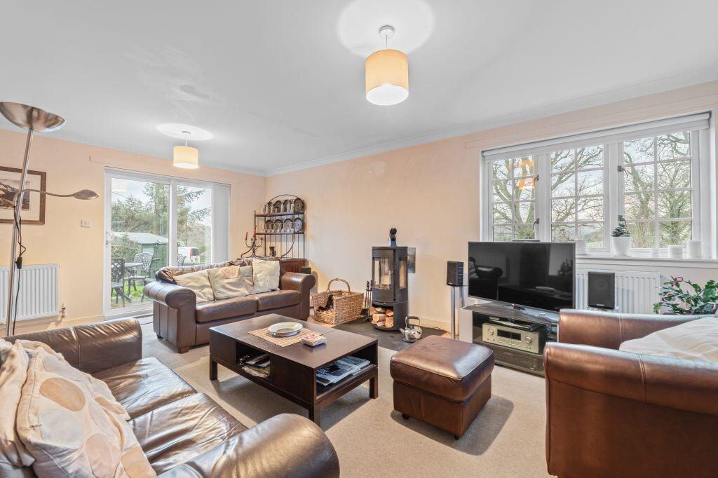 4 Castlehill Courtyard, Kirkton Manor, Peebles, EH45 9JN photo 3