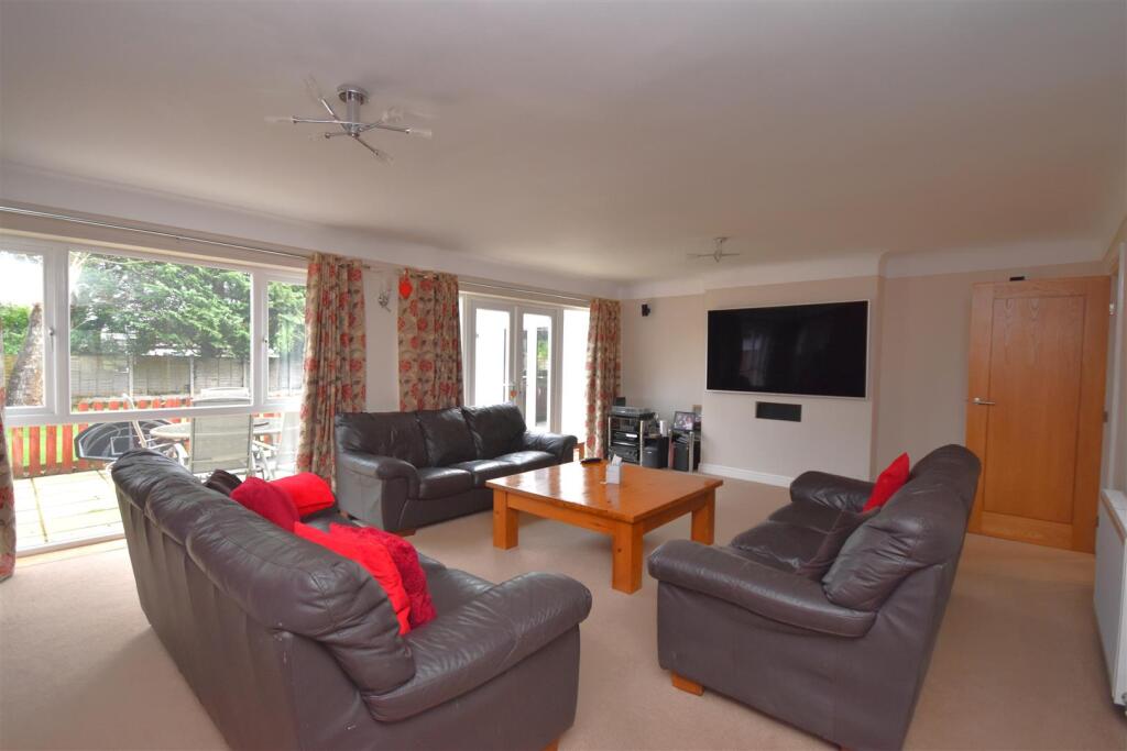 Birkenhead Road, Willaston, Neston photo 3