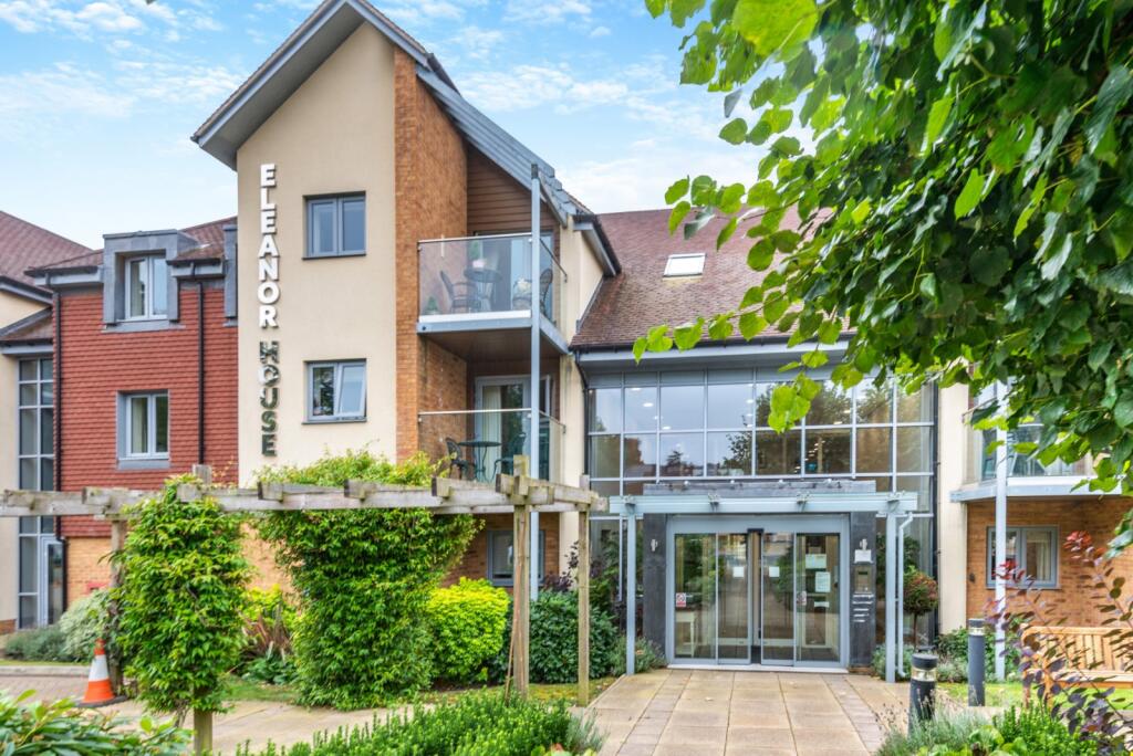 Apartment in St Albans - More