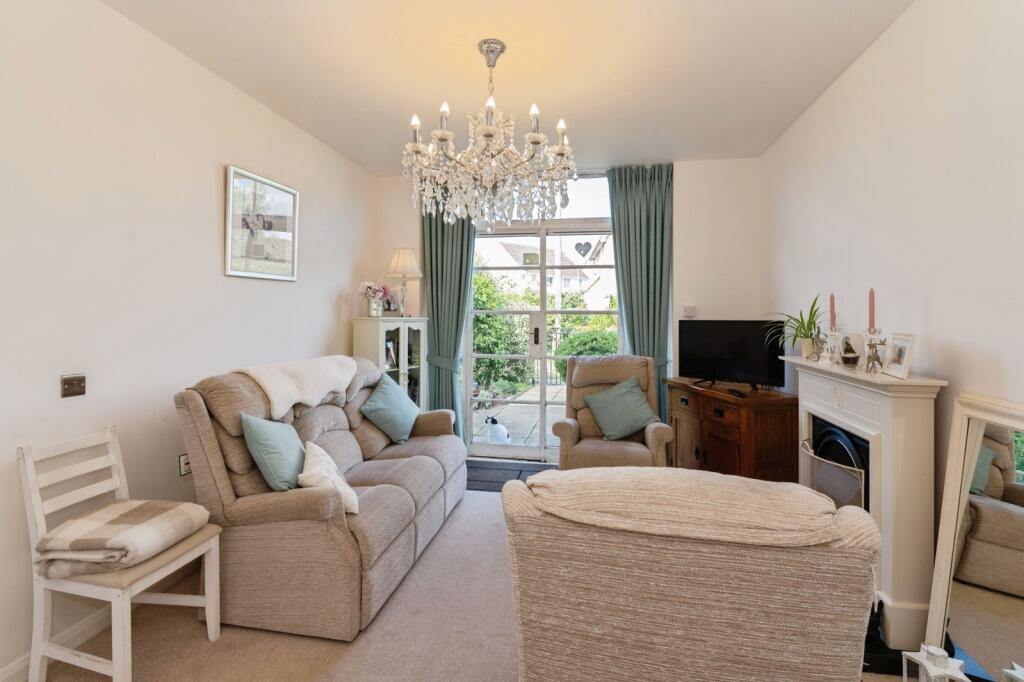 Apartment in Southend-on-Sea - View 3