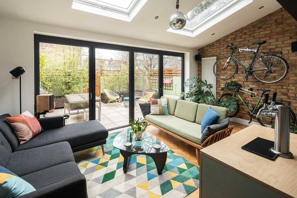 Springhill Close, London photo 4