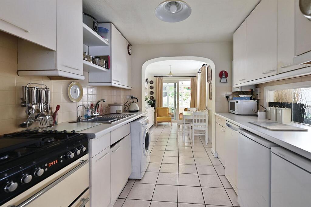 House in Basingstoke and Deane, Kempshott - View 3