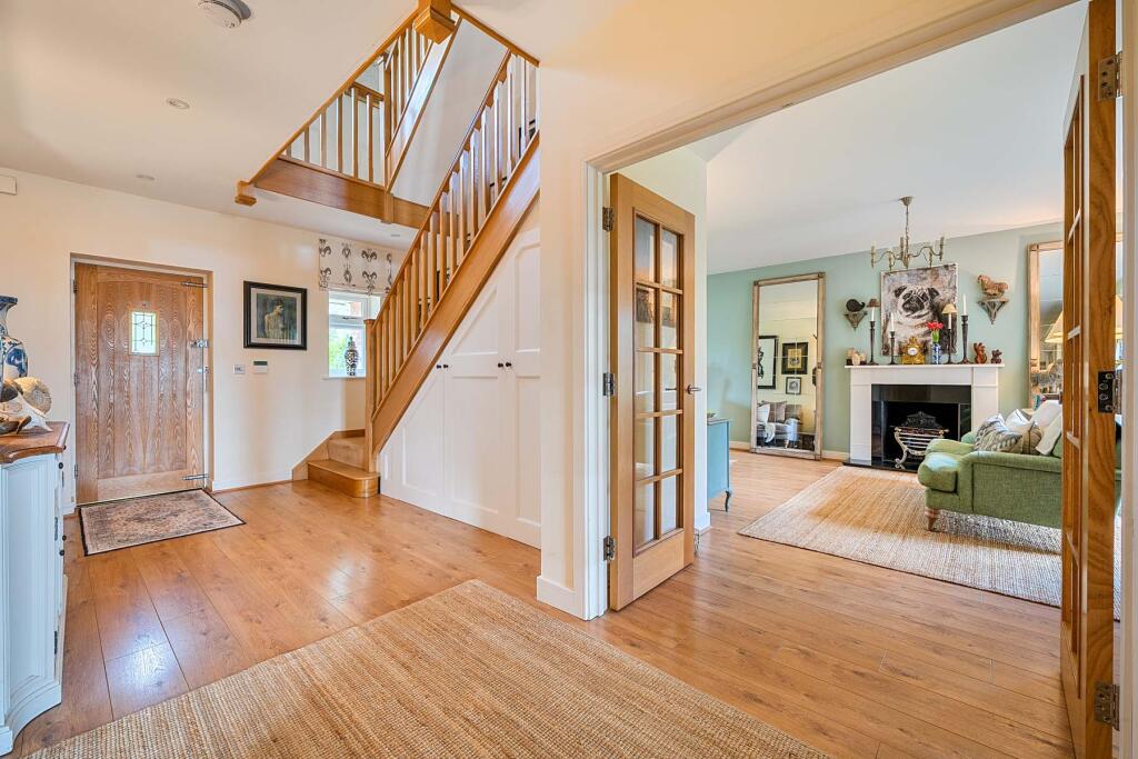 House in Upper Basildon, Basildon - More