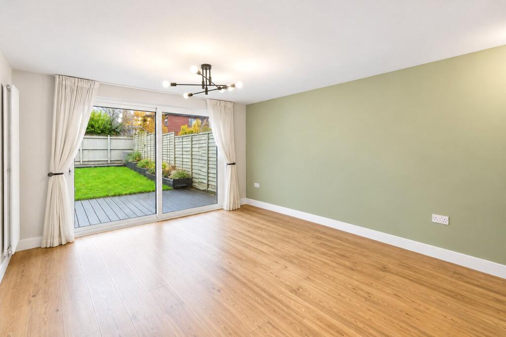 House in Woking, Surrey - View 4