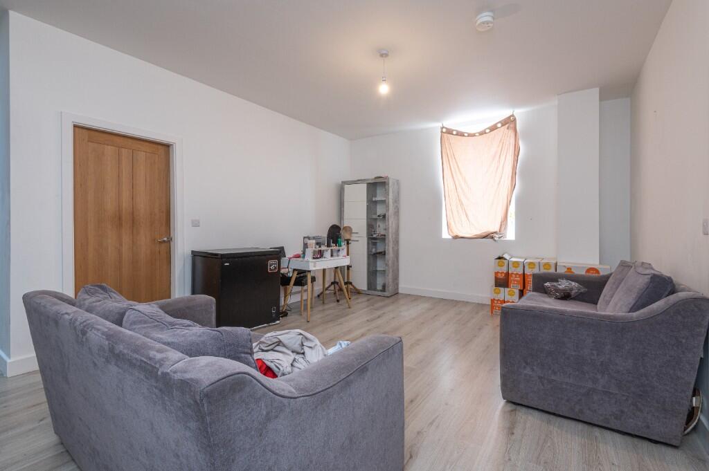 Apartment in Leeds, West Yorkshire - View 2