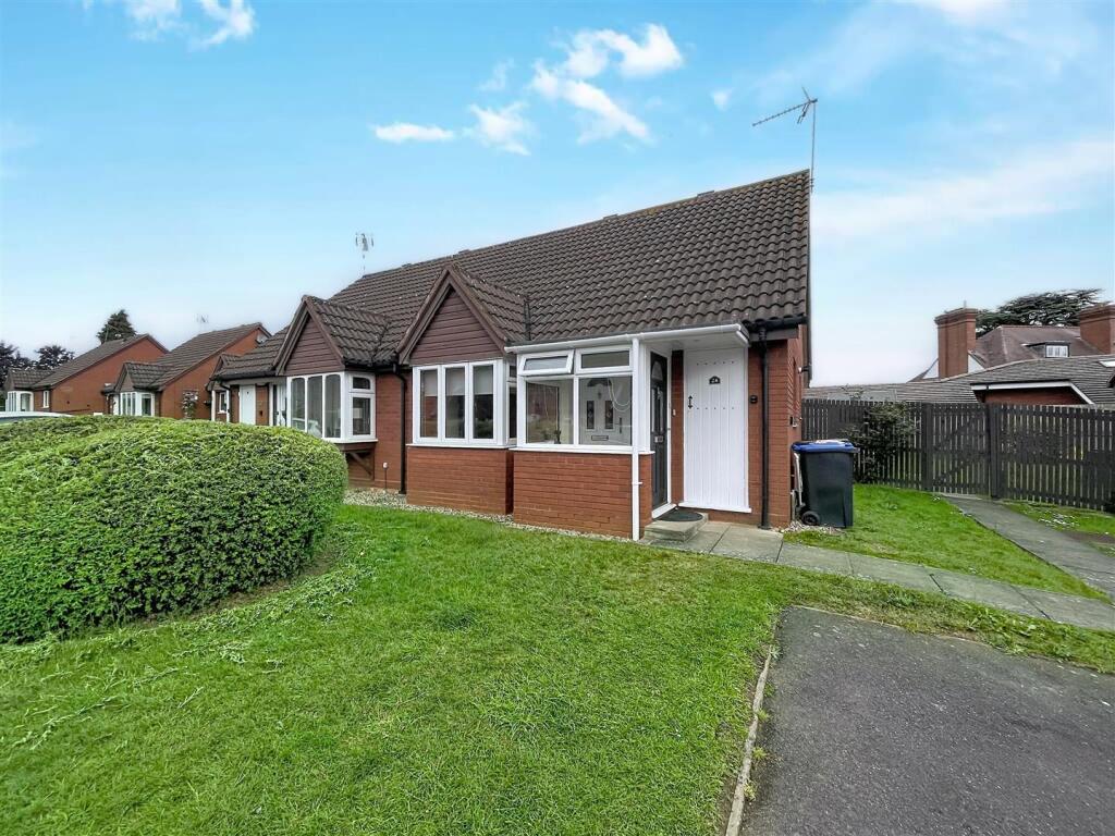 2-bed terraced on Adcock Drive, Kenilworth, £220,000