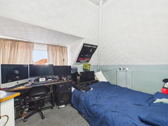 Bedroom/Room 6: