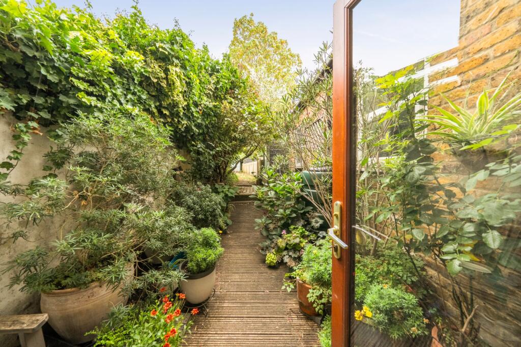 Apartment in London - View 5