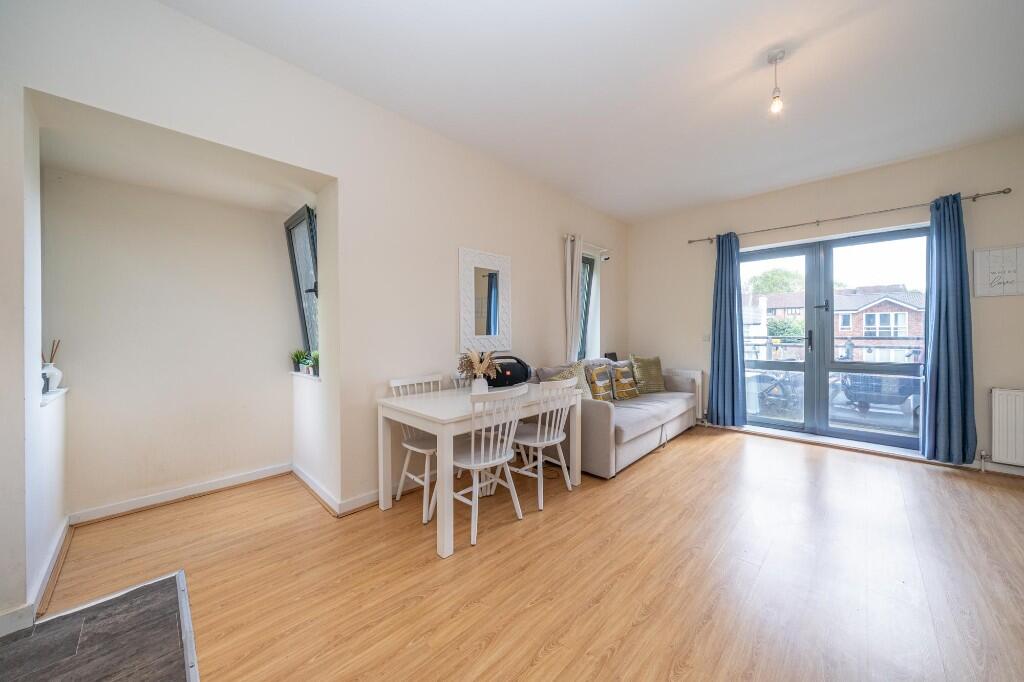 Lawn Lane, Hemel Hempstead, Hertfordshire, HP3 photo 3