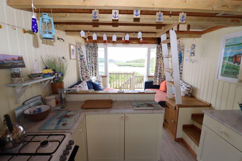 Mudeford Sand Spit, Hut 260 photo 5