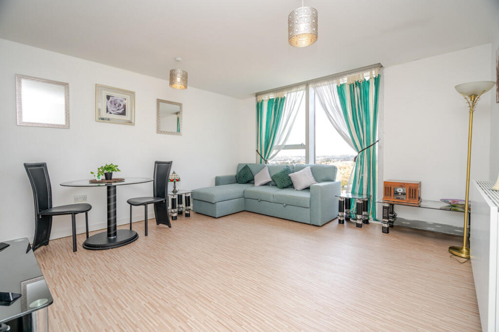 Apartment in Milton Keynes - View 3