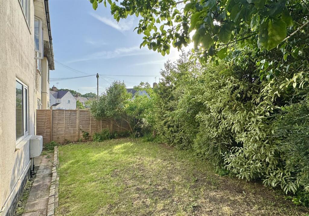 Apartment in Gloucester - View 5