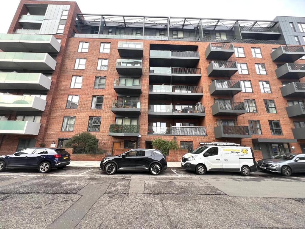 Main image of property: Singapore Road, London, W13
