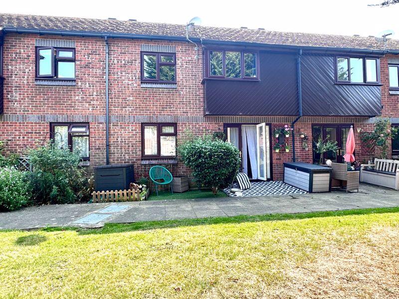 1-bed house on Sea Front, Hayling Island, £120,000
