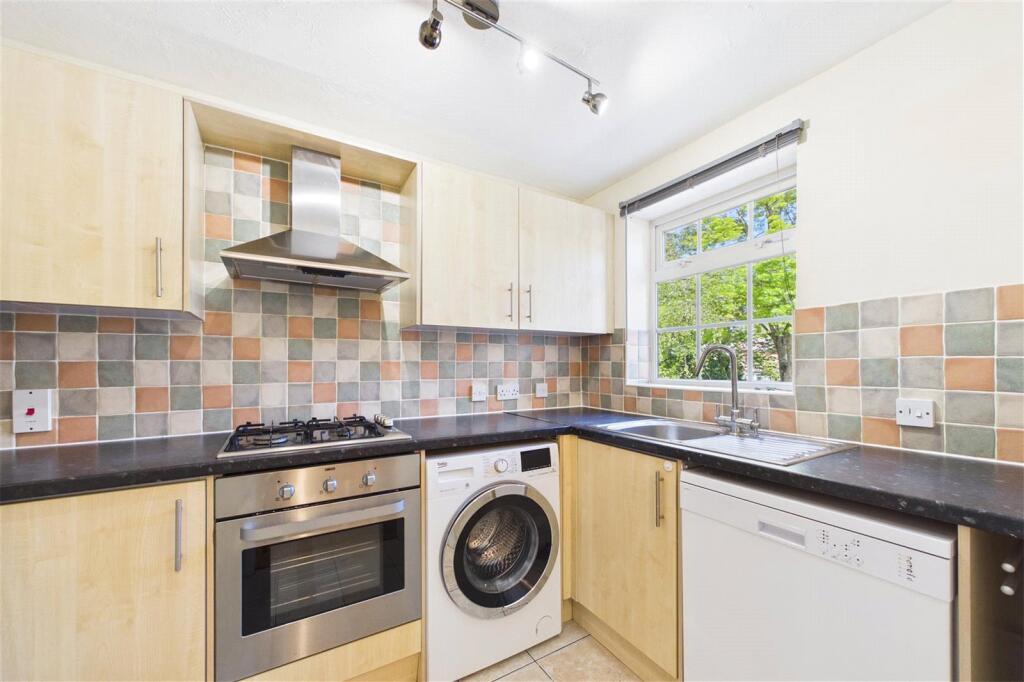 Little Copse Chase, Chineham, Basingstoke, Hampshire, RG24 - View 5