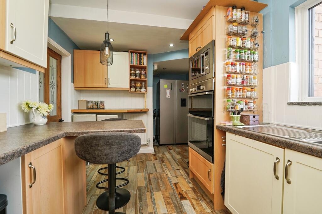 House in Worcester - View 5