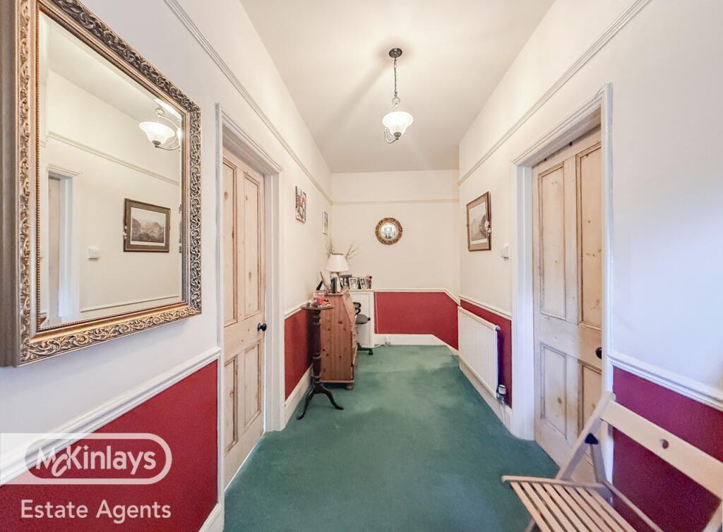 Spacious 2 bedroom apartment, Richmond Road location & No onward Chain photo 4