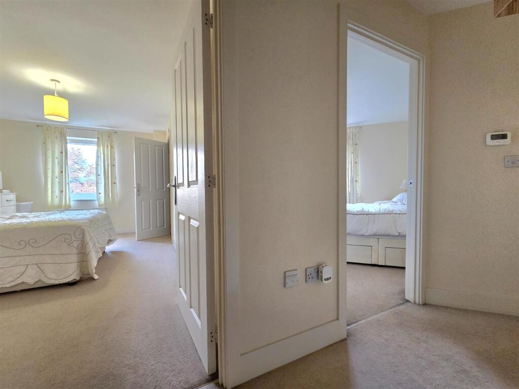 Apartment in Gloucester, Gloucestershire - View 4