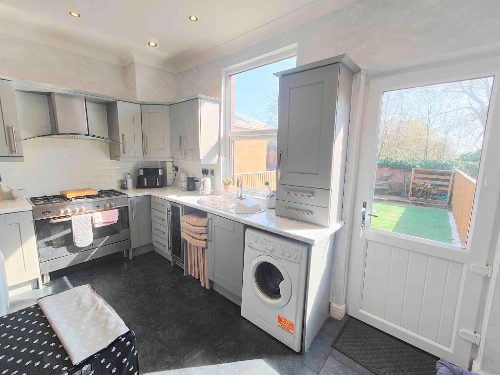 20 St. Giles Road, Lightcliffe, HX3 8BG photo 2