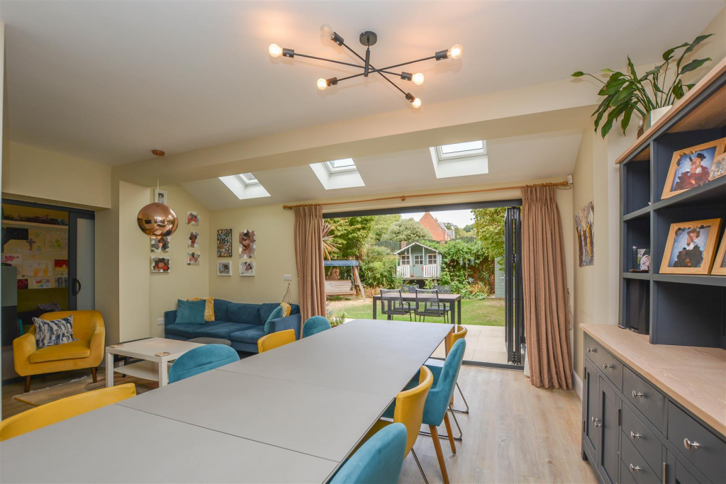 House in Brentwood, Clements Park, Warley - View 4
