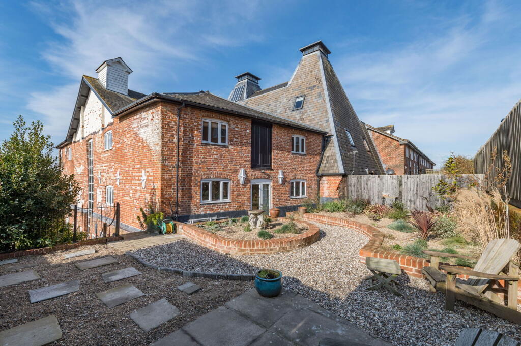 Main image of property: 8 Station Yard, Hadleigh