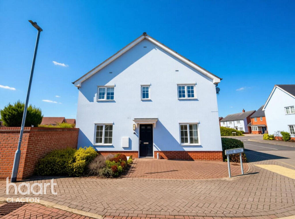 3-bed semi-detached on Cleave Close, Clacton-On-Sea, £260,000