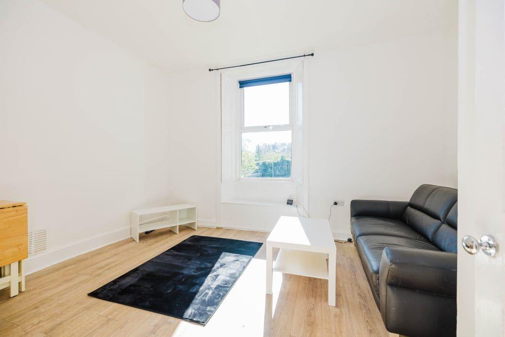 Main image of property: 4096L Prince Regent Street, Edinburgh, EH6 4AP