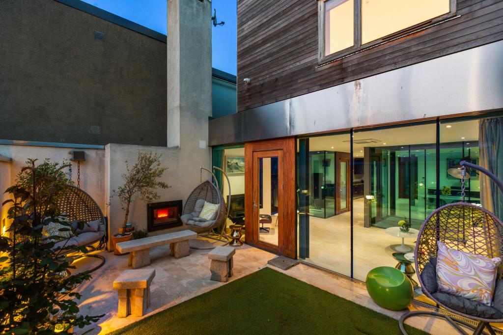 Main image of property: 44 Raglan Lane, Ballsbridge, Dublin 4, D04 Y7Y3