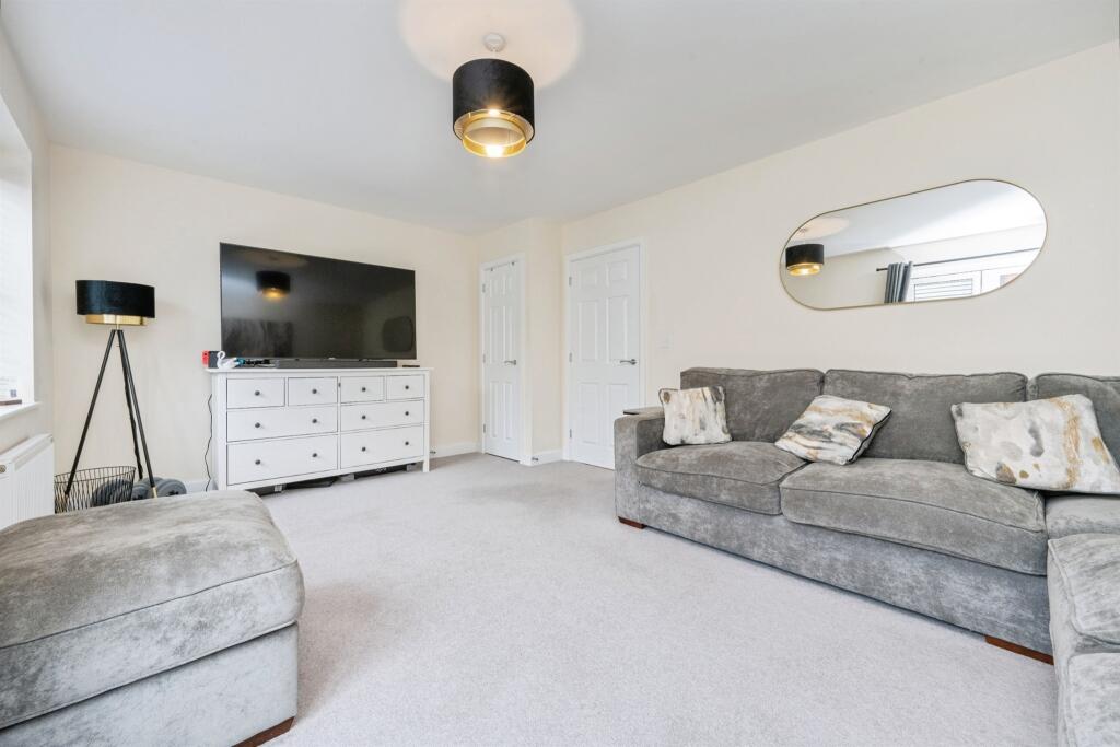 Skye Gardens, Houghton Regis, Dunstable photo 5
