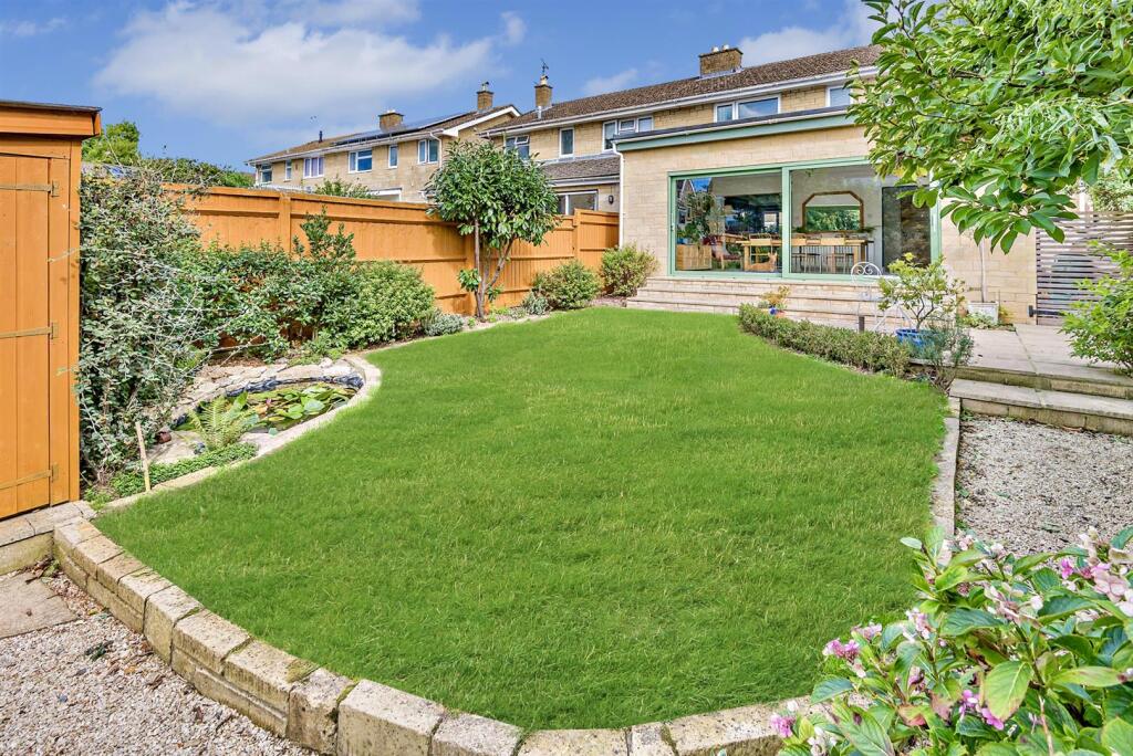85, Vaisey Road, Stratton, Cirencester photo 2