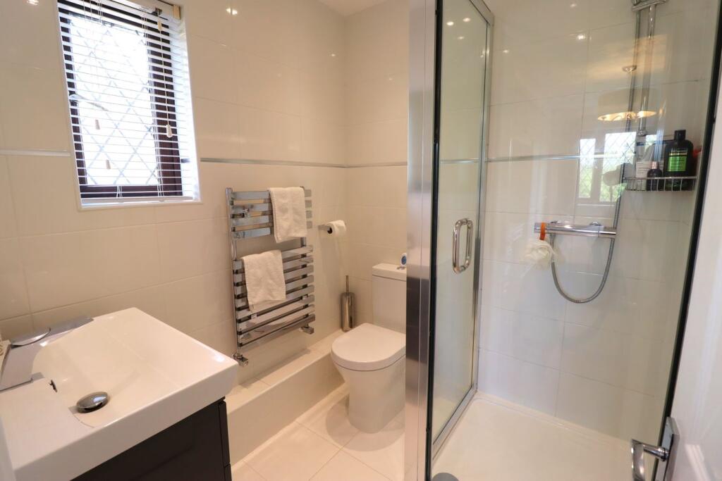 House in Rochford, Rayleigh - More
