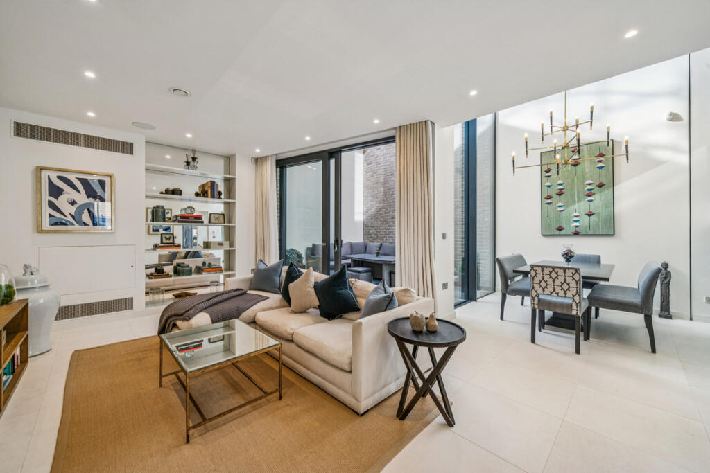 Main image of property: Cotswold Mews, London, SW11