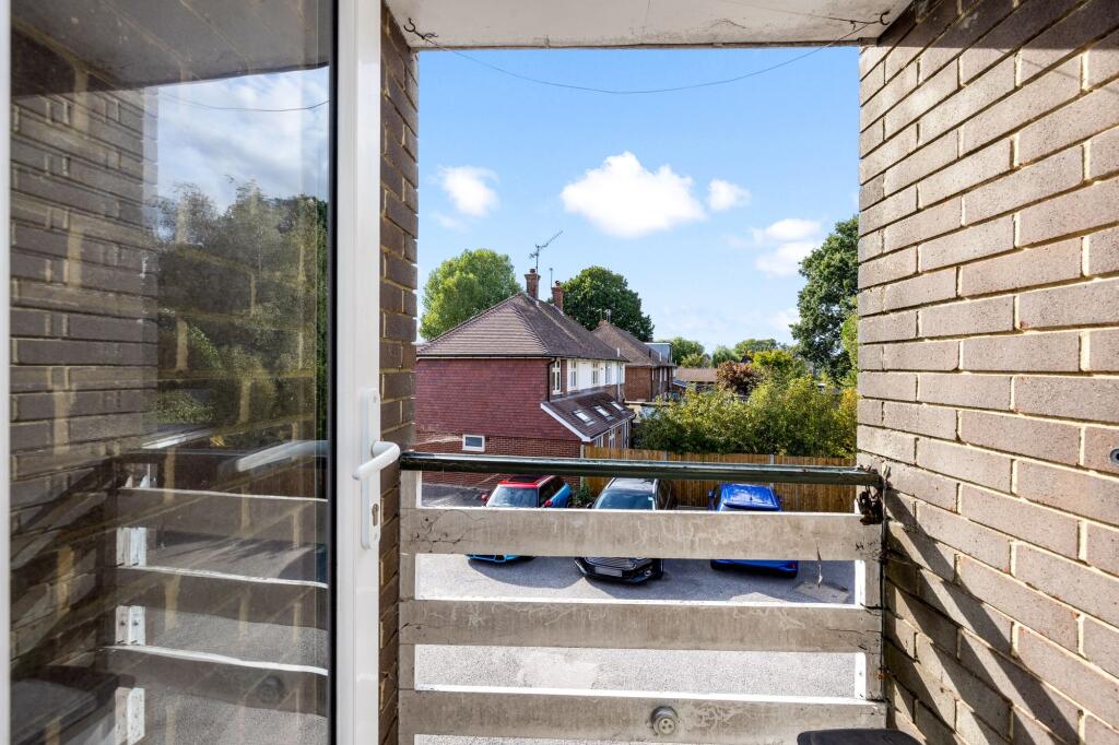 Apartment in Redhill - View 3