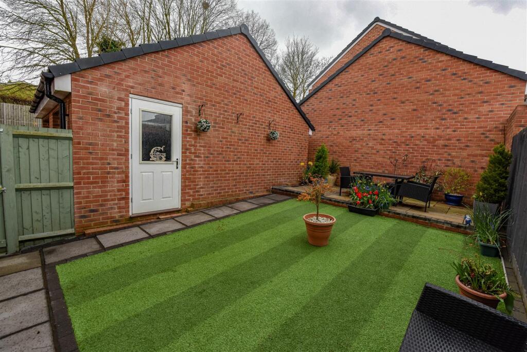House in Stroud, Berkeley - More