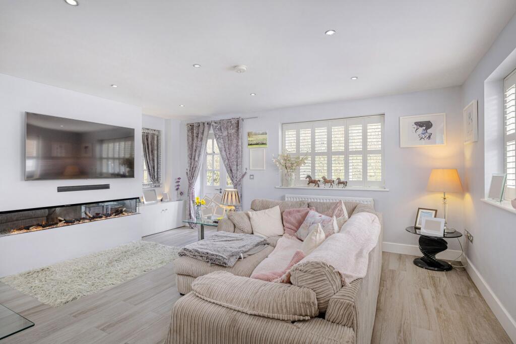 Barlee Close, Clavering, CB11 photo 3